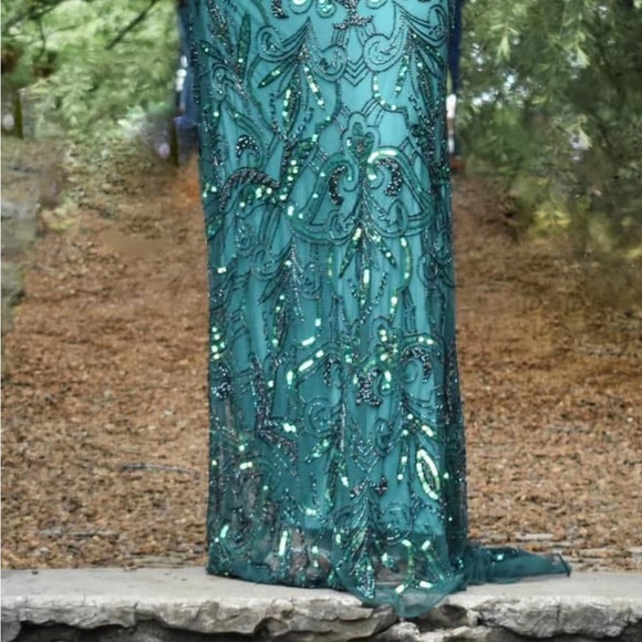 Elegant Green Beaded Dress - Picture 6 of 9